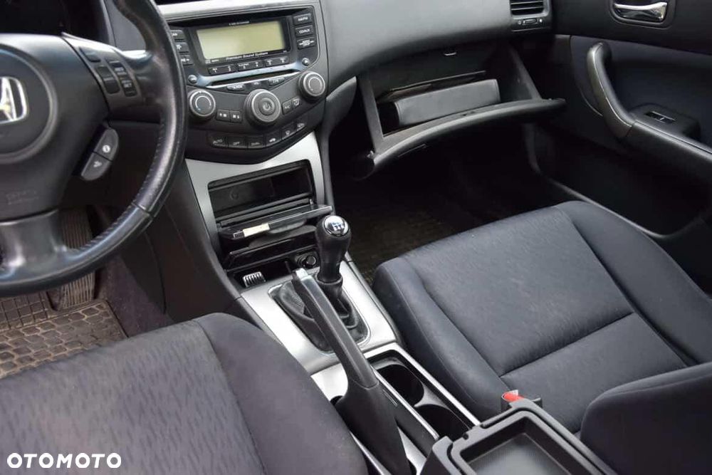 Honda Accord 2.0 Executive - 17