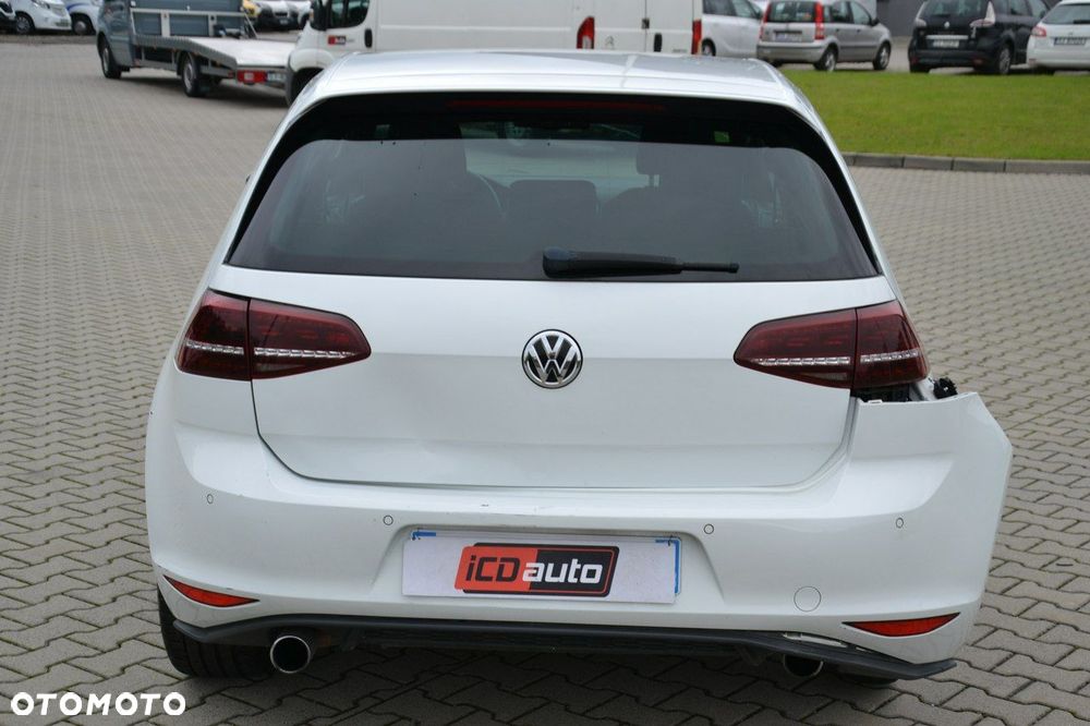 Volkswagen Golf - 6