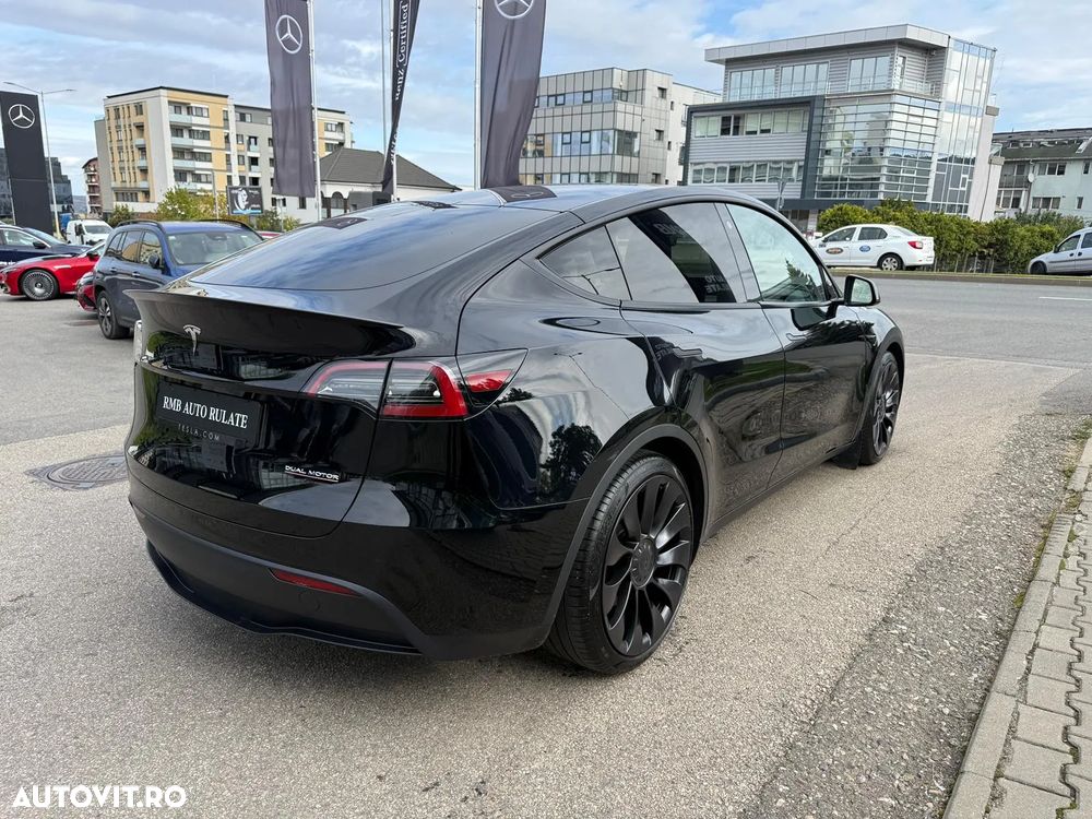 Tesla Model Y - 23