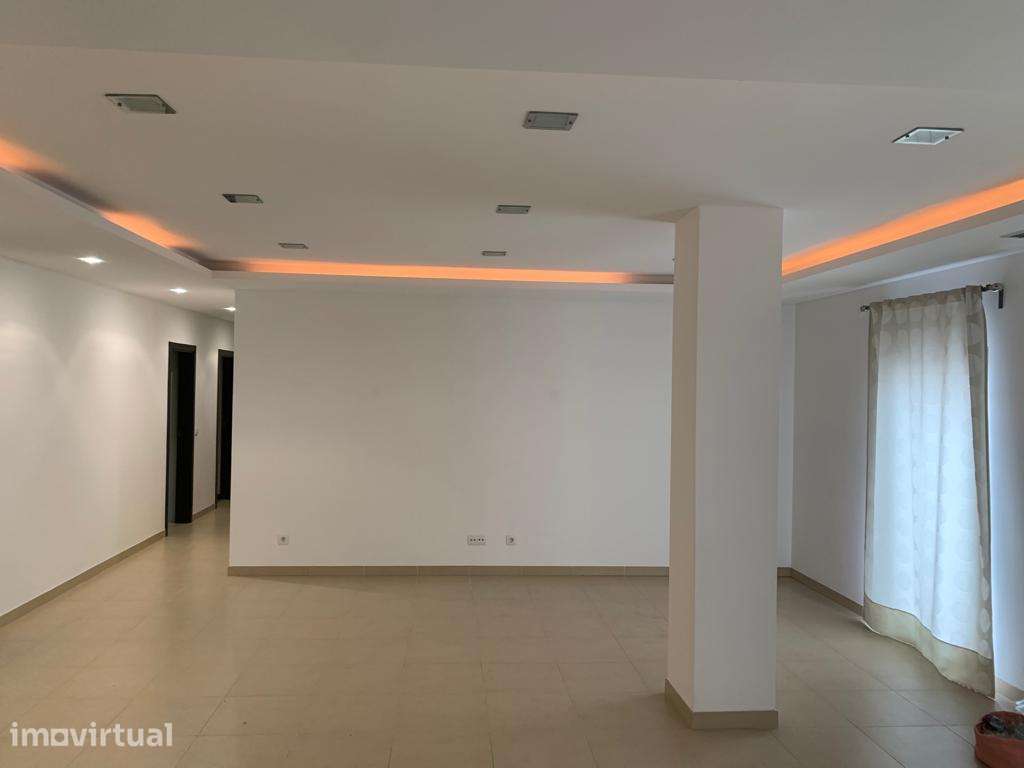 Fabuloso T3 com terraço e garagem dupla - Torres Novas - Grande imagem: 3/19