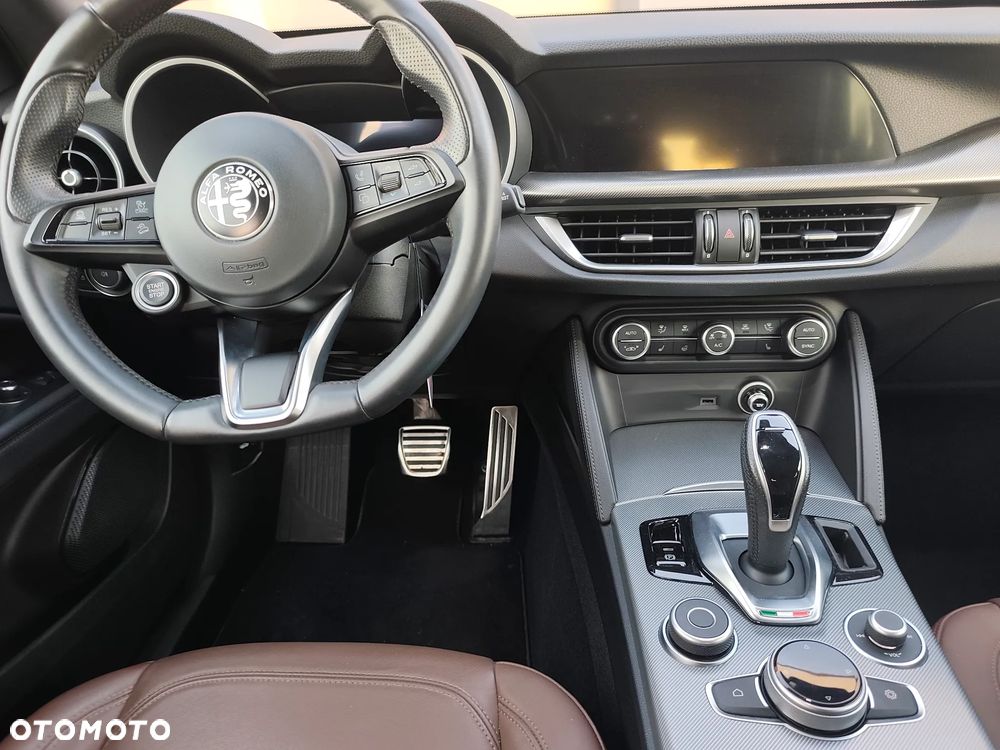 Alfa Romeo Stelvio - 25