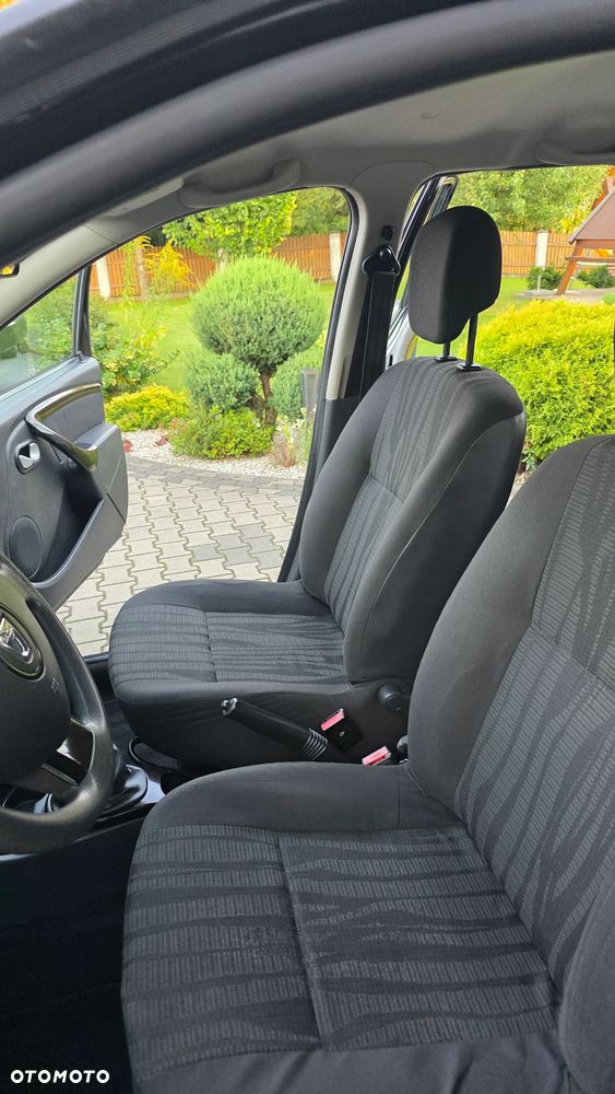 Dacia Duster 1.6 16V 105 4x4 Celebration - 11