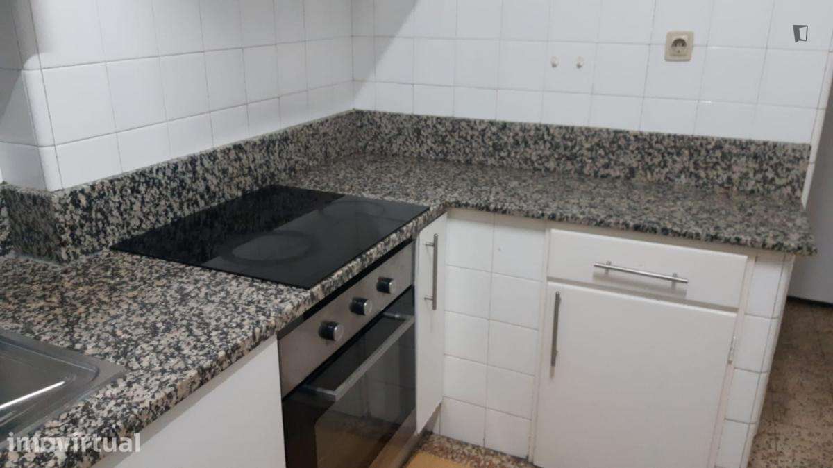 Quarto - localizado em Baixa Coimbra - Grande imagem: 4/11