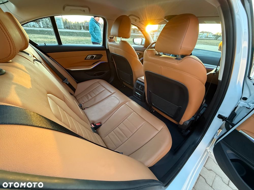 BMW Seria 3 320i xDrive Luxury Line - 10