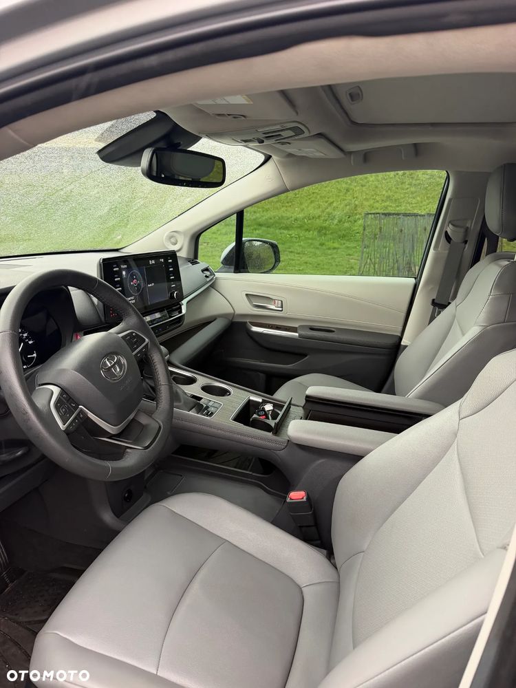 Toyota Sienna - 5