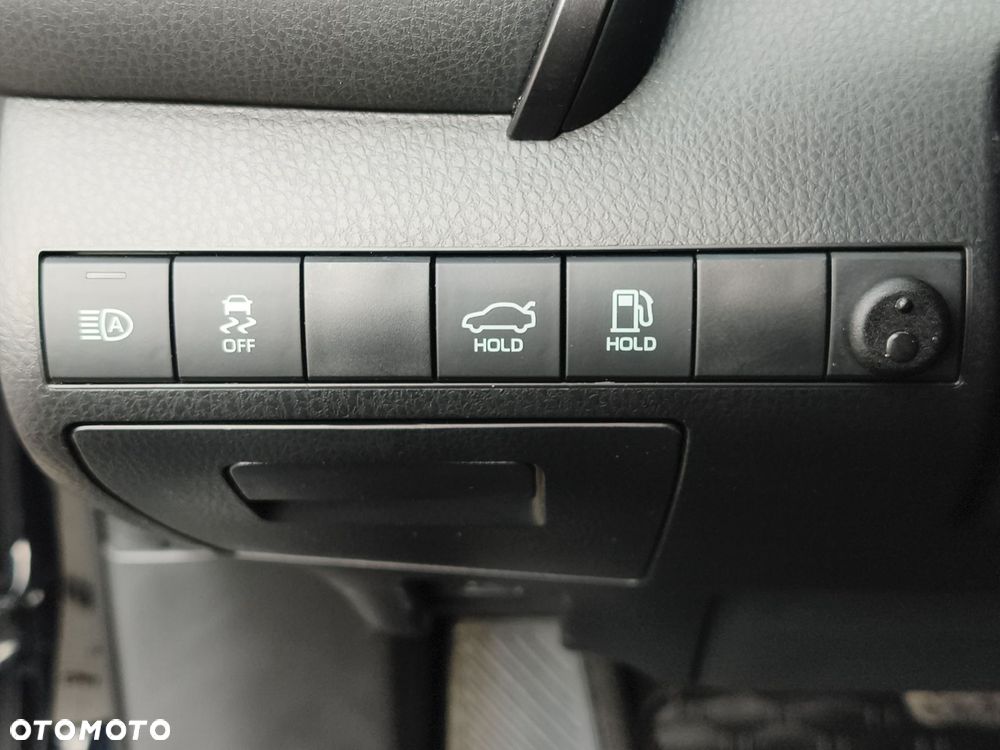 Toyota Camry 2.5 Hybrid Comfort CVT - 21