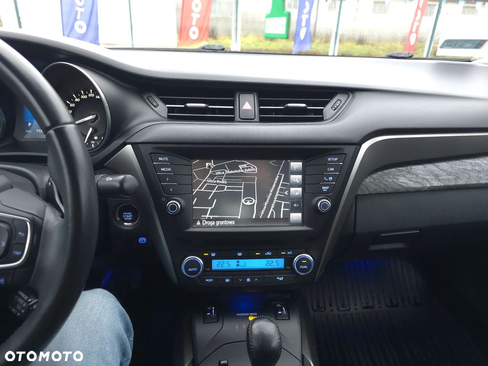 Toyota Avensis 2.0 Prestige NAVI MS - 36