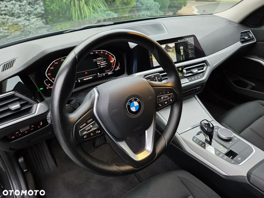 BMW Seria 3 330i Touring xDrive Sport Line - 25