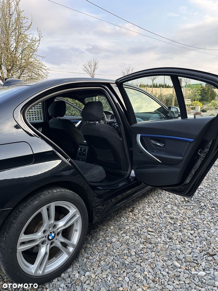 BMW Seria 3 320d xDrive M Sport - 28