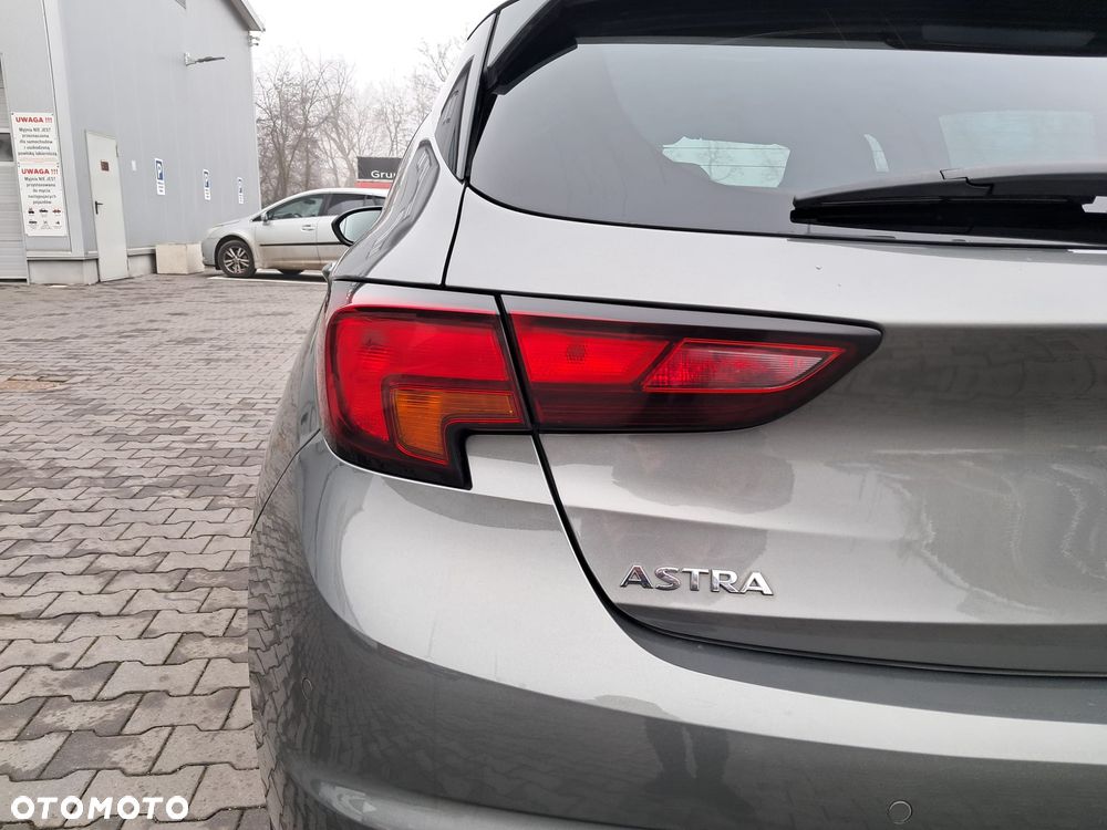 Opel Astra 1.2 T Elegance S&S - 21