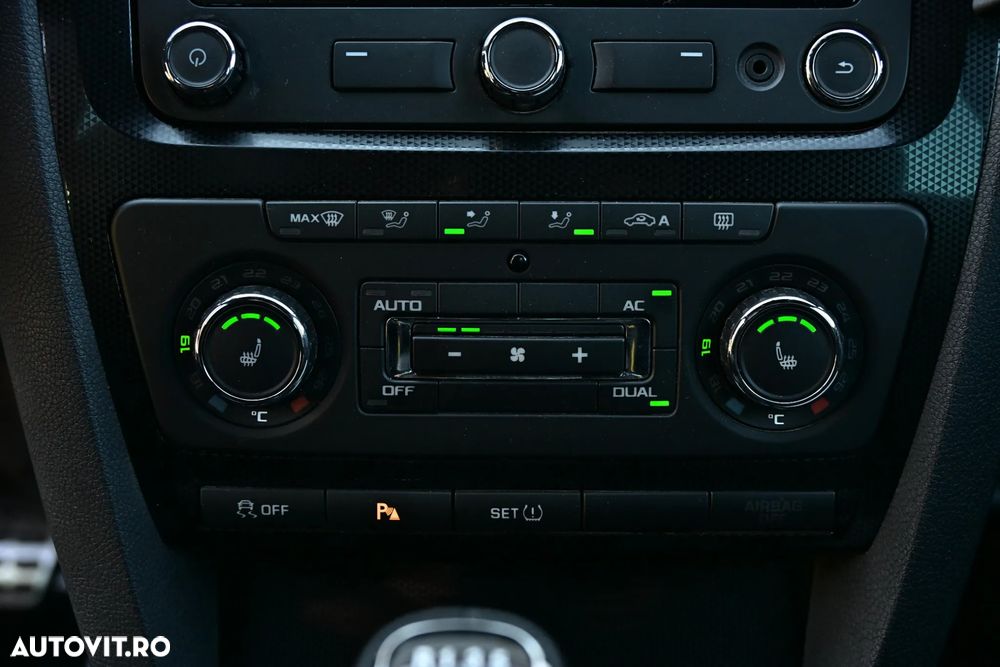 Skoda Octavia 2.0 TDI CR DPF RS - 32