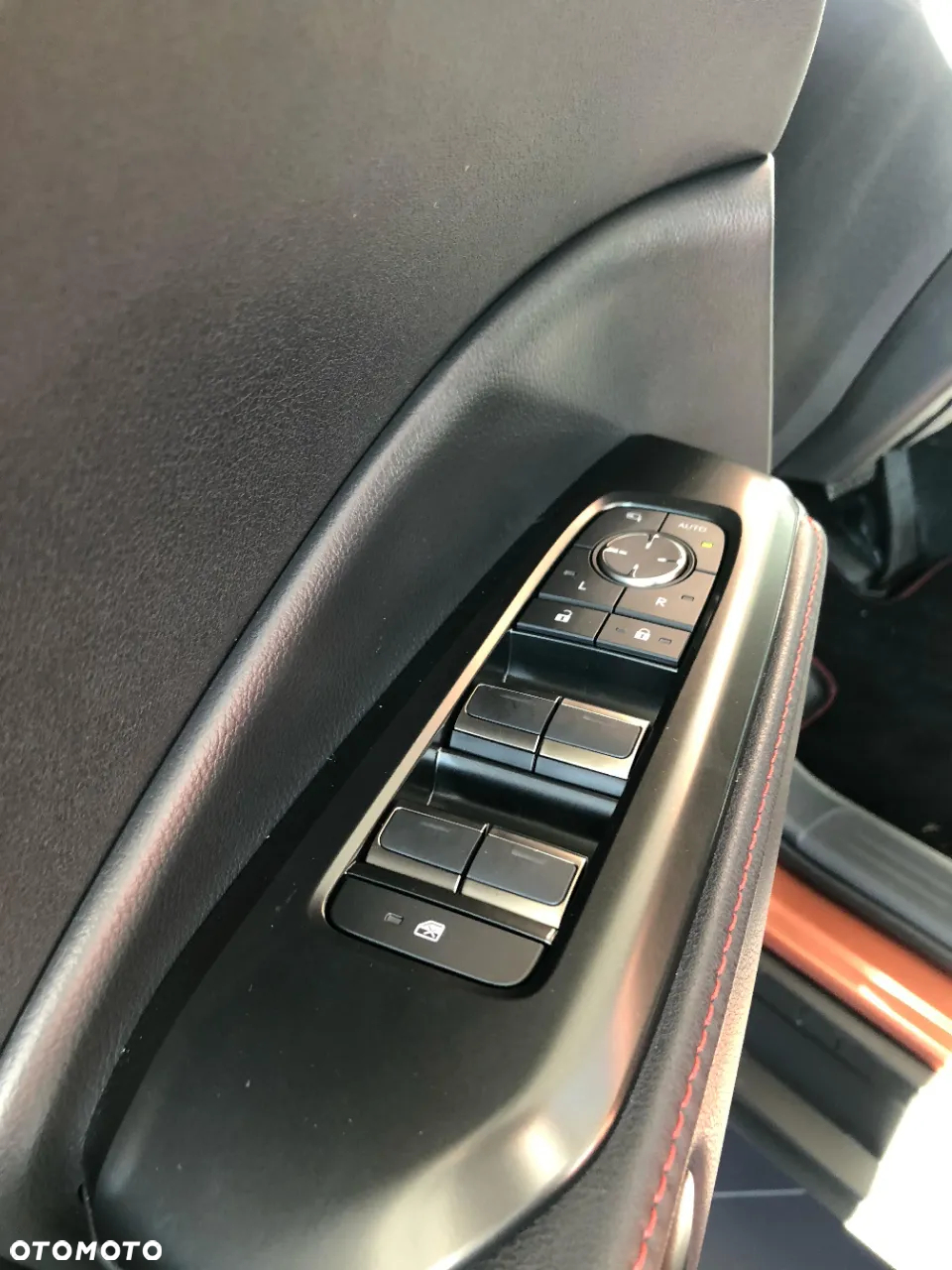Lexus LBX 1.5 Hybrid Emotion - 13