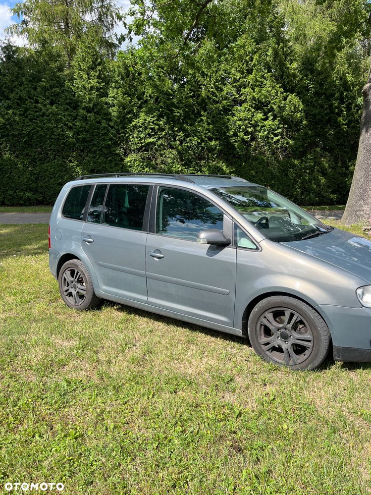 Volkswagen Touran - 2