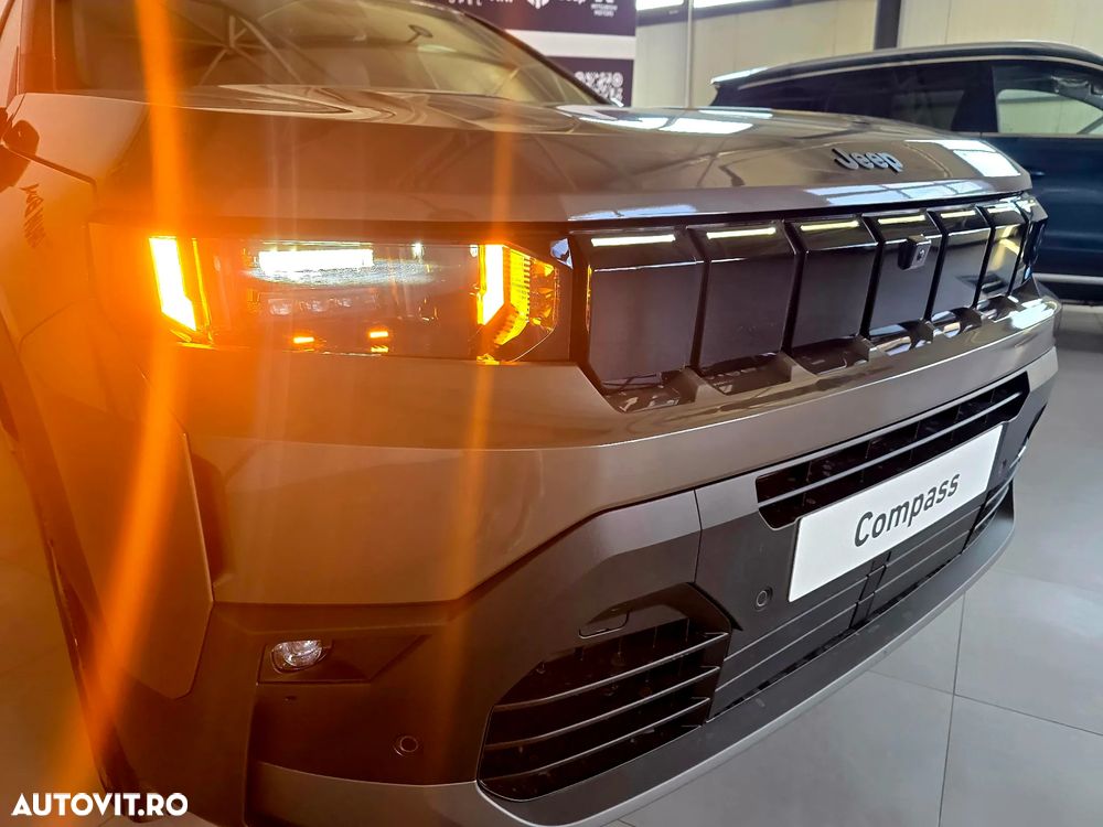Jeep Compass 1.2 e-Hybrid DCT6 First Edition - 30