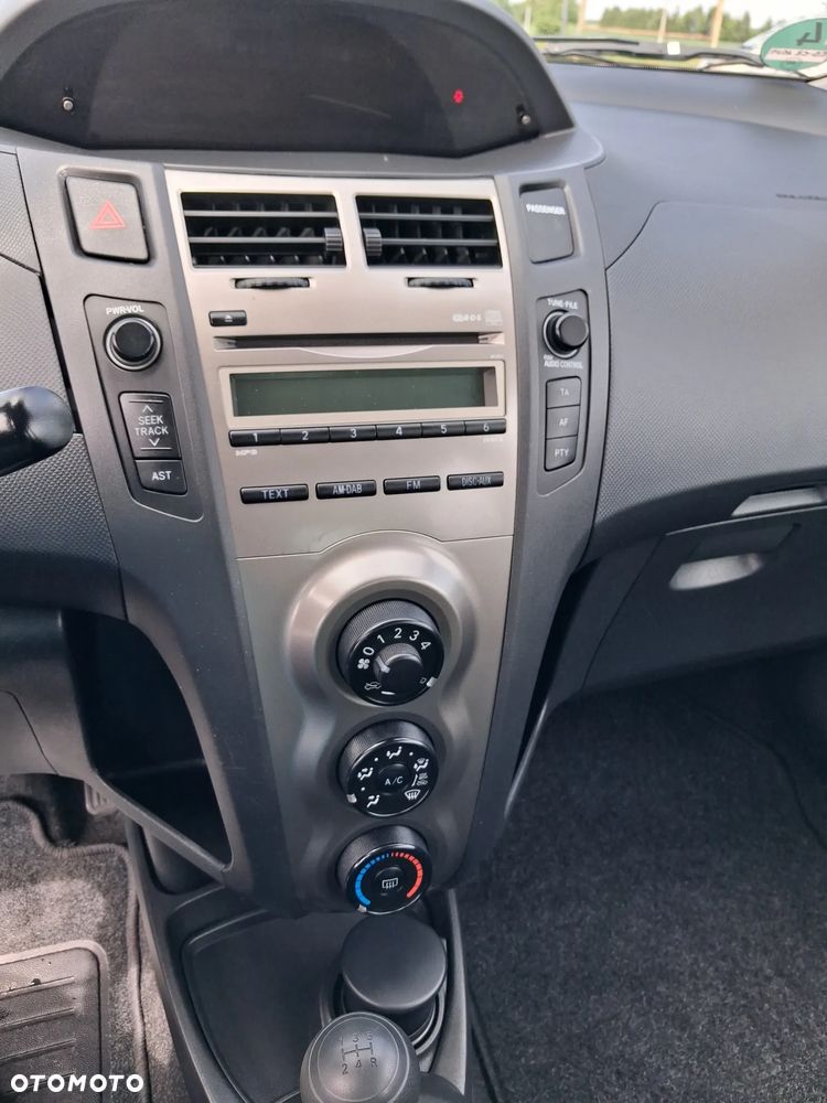 Toyota Yaris 1.0 VVT-i - 15