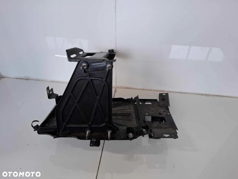 PODSTAWA AKUMULATORA OBUDOWA PEUGEOT 3008 II 2016- - 2
