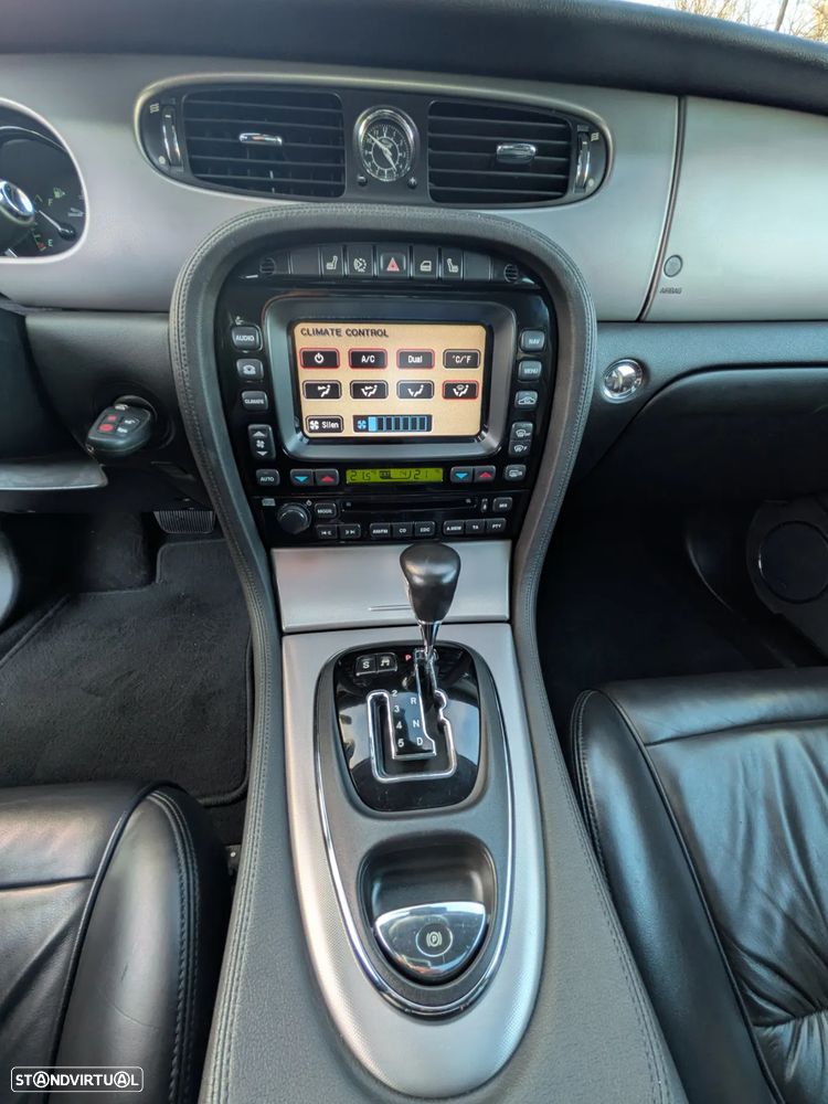 Jaguar XJ XJ6 2.7 D V6 Executive - 38