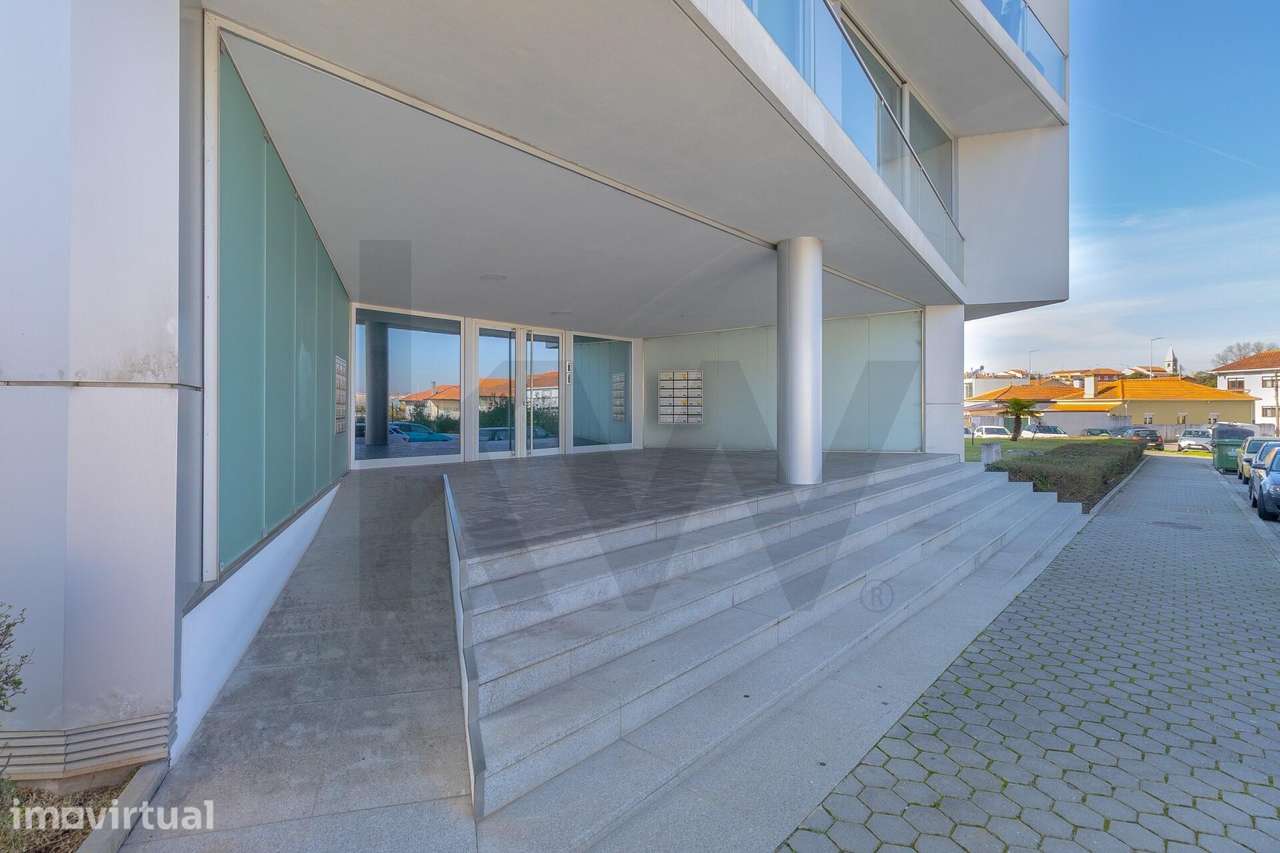 Apartamento T3 Com Garagem BOX e Varandas em Santa Marinha, Vila Nova - Grande imagem: 2/34