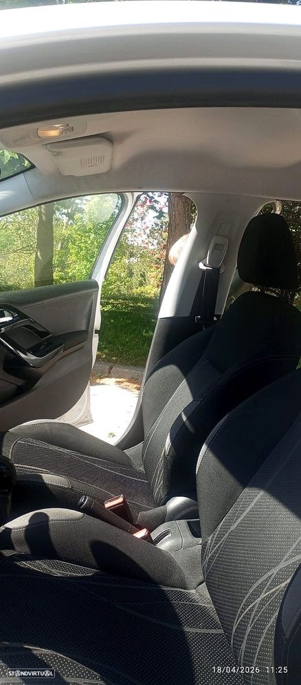 Peugeot 208 PureTech 82 Active - 13