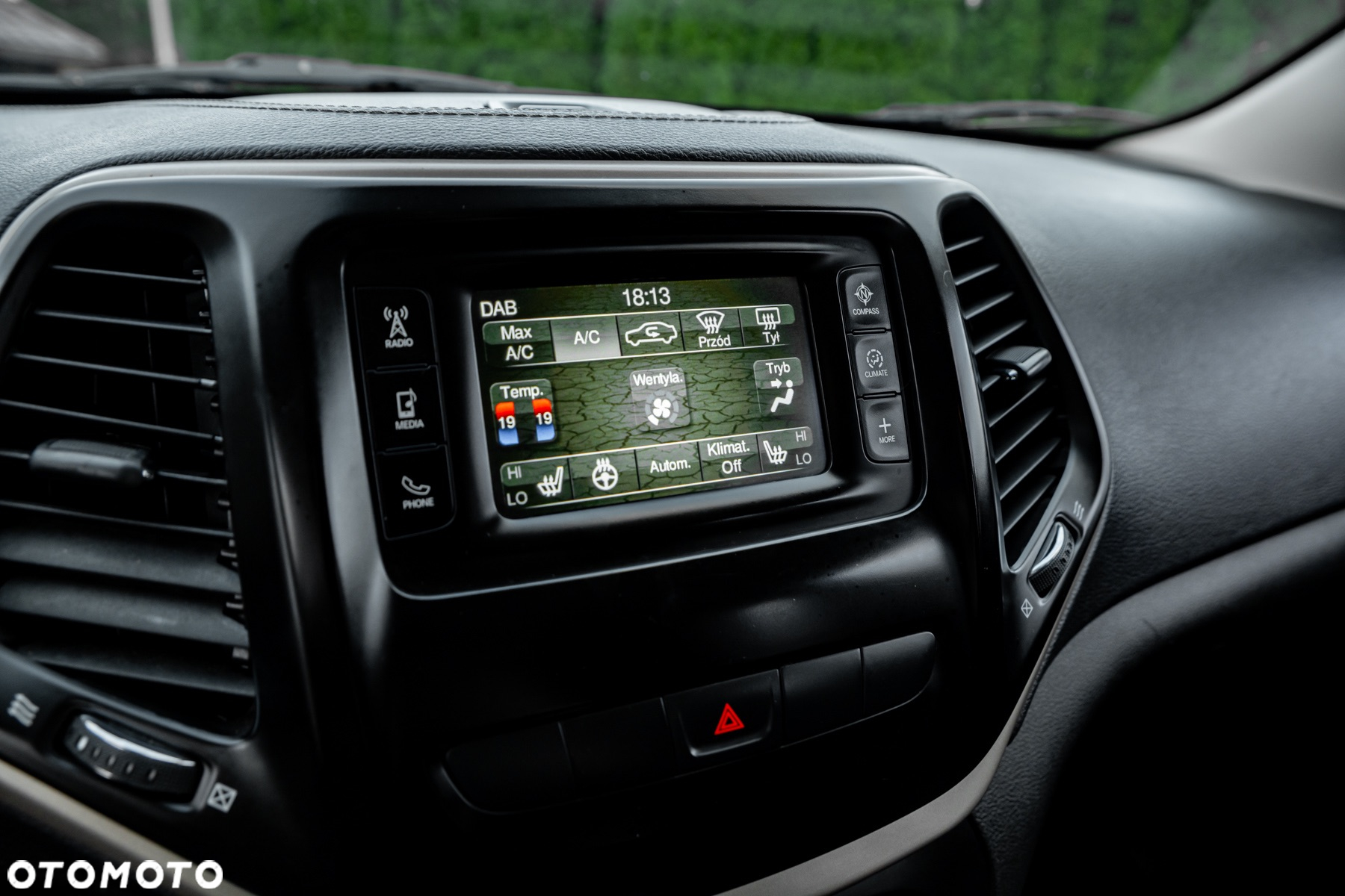 Jeep Cherokee - 33