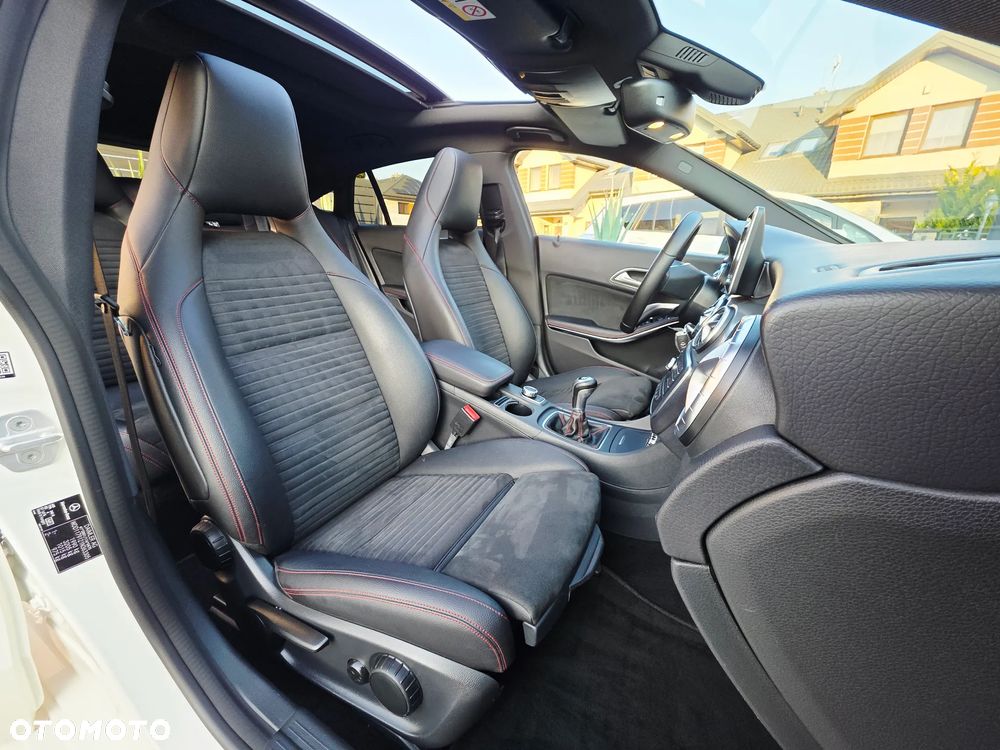 Mercedes-Benz CLA 180 d AMG Line - 36