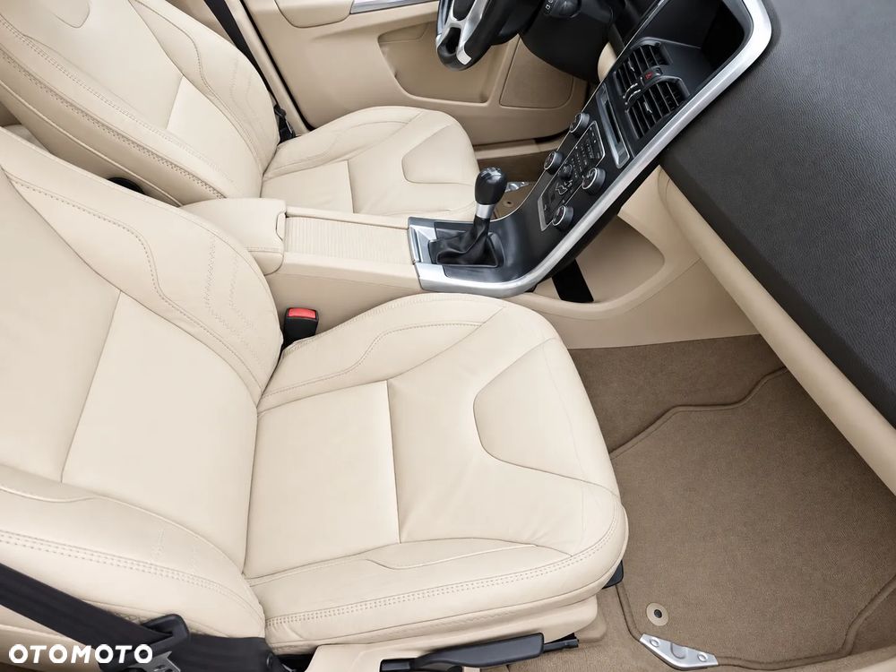 Volvo XC 60 D4 RDesign - 18