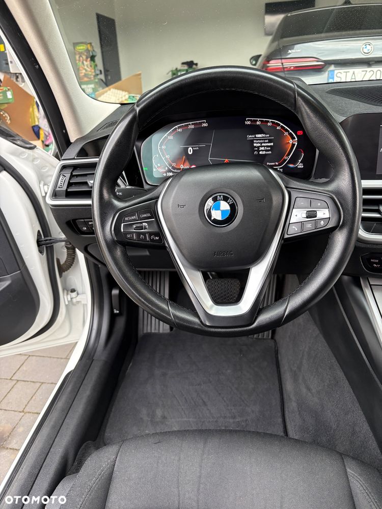 BMW Seria 3 318i - 12