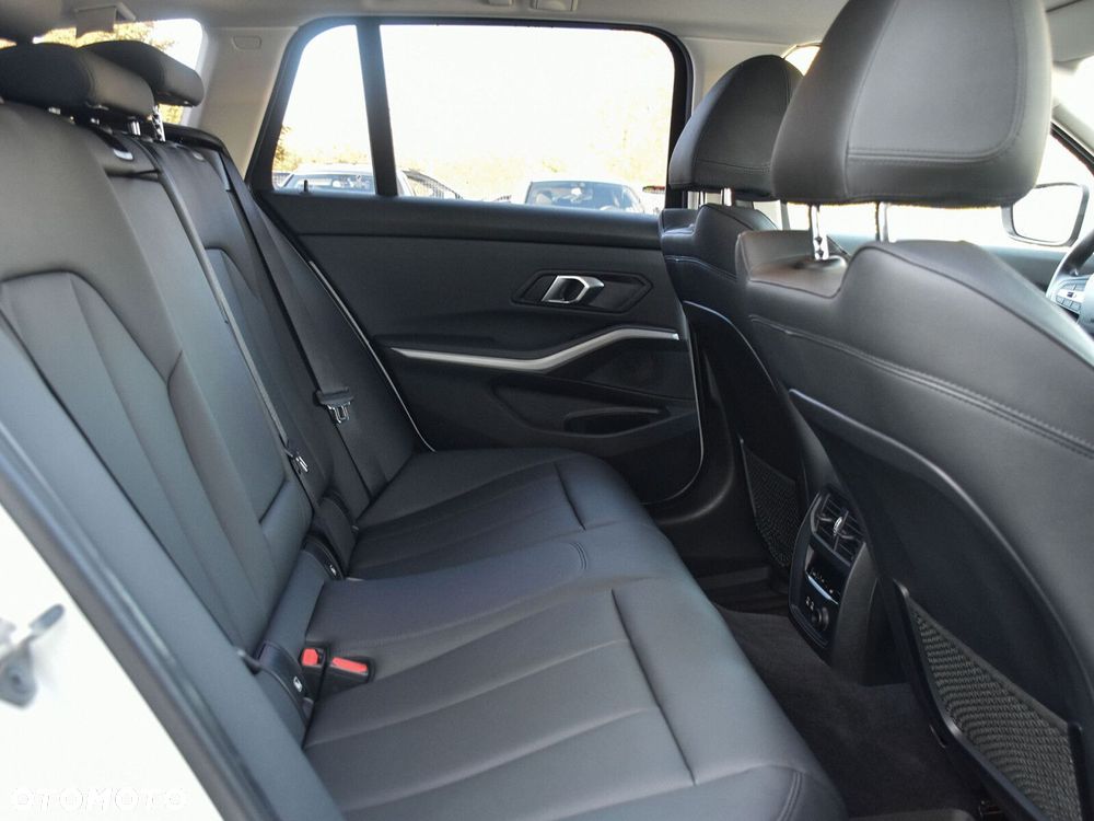 BMW Seria 3 320d xDrive Advantage sport - 22