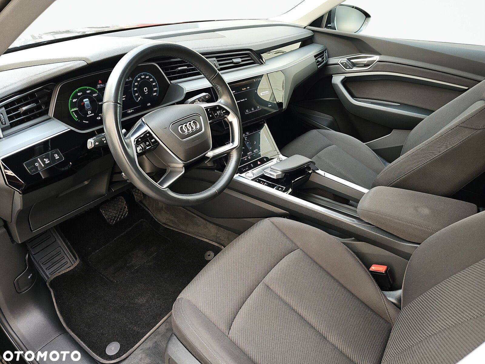 Audi e-tron - 12
