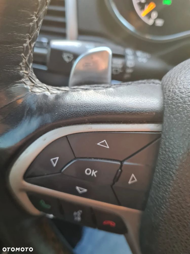 Jeep Grand Cherokee - 28