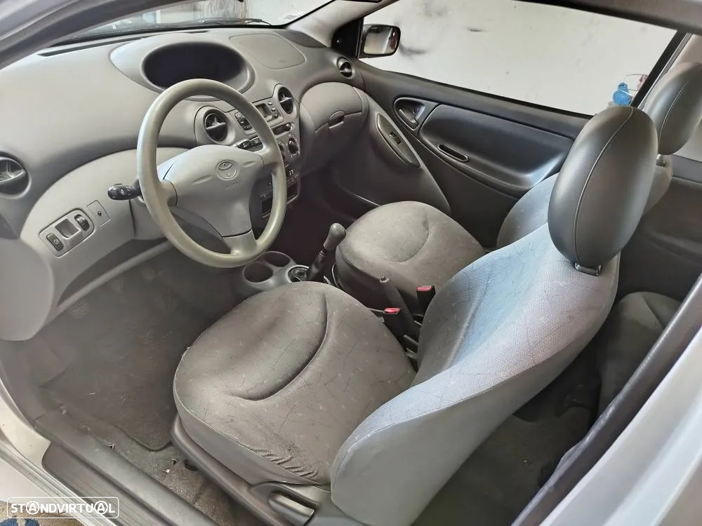 Toyota Yaris 1.0 Base - 8