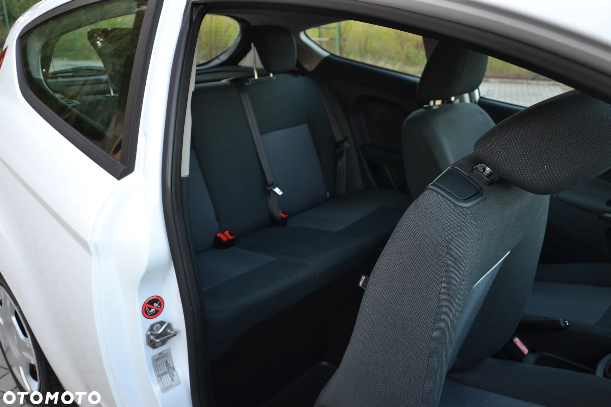 Ford Fiesta 1.6 TDCI Ambiente - 26