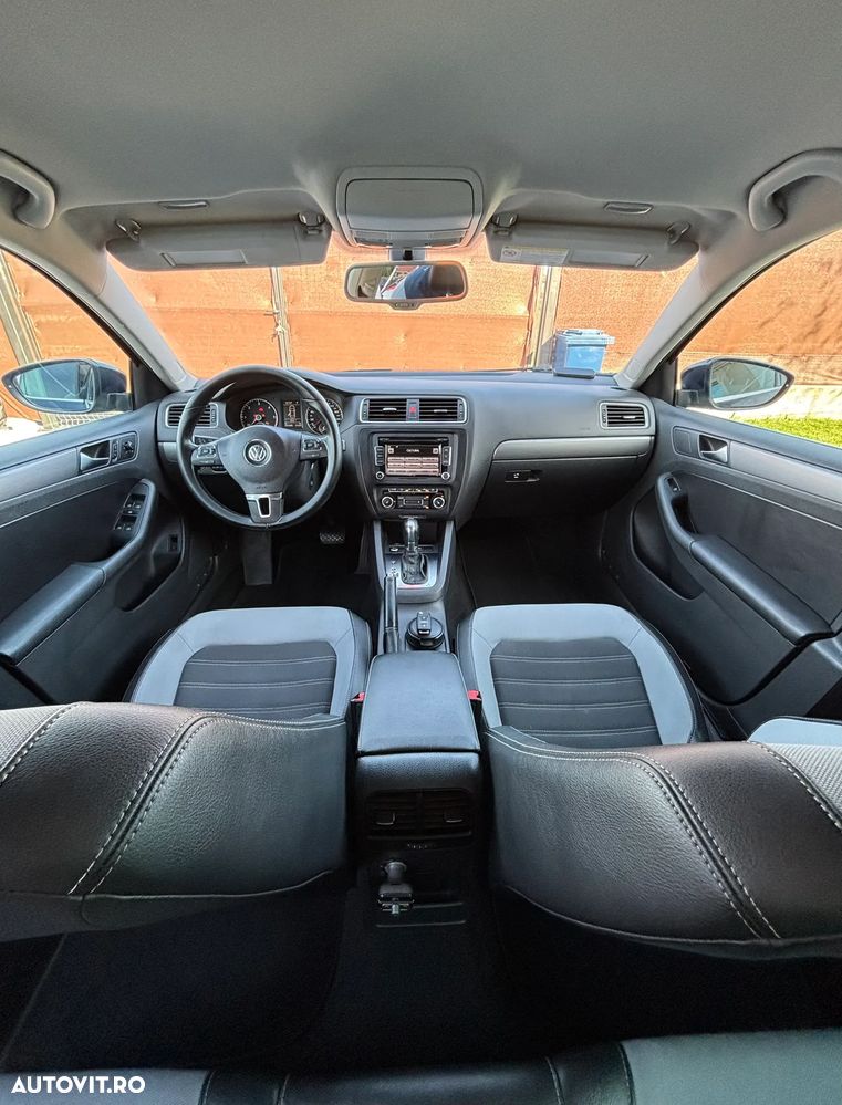 Volkswagen Jetta 2.0 TDI DSG Highline - 7