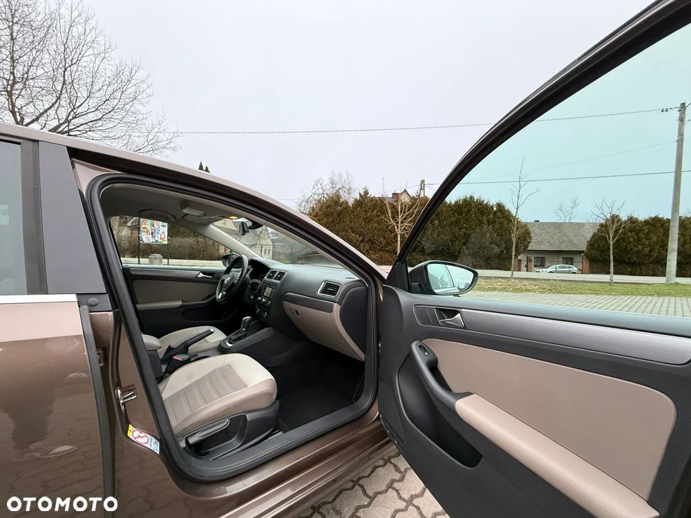 Volkswagen Jetta 1.4 TSI Highline Perfectline DSG - 23