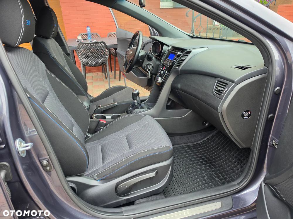 Hyundai i30 blue 1.6 GDI Passion - 17