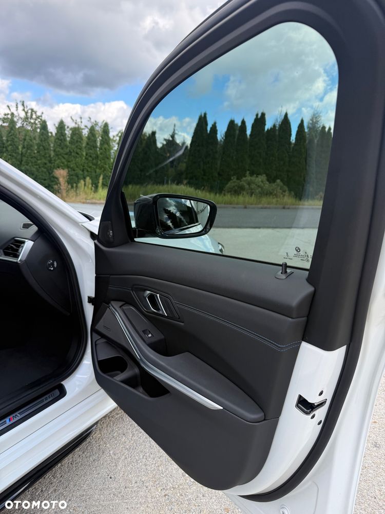 BMW Seria 3 330i M Sport sport - 32