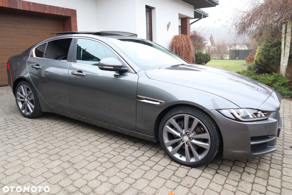 Jaguar XE 20d Prestige - 6