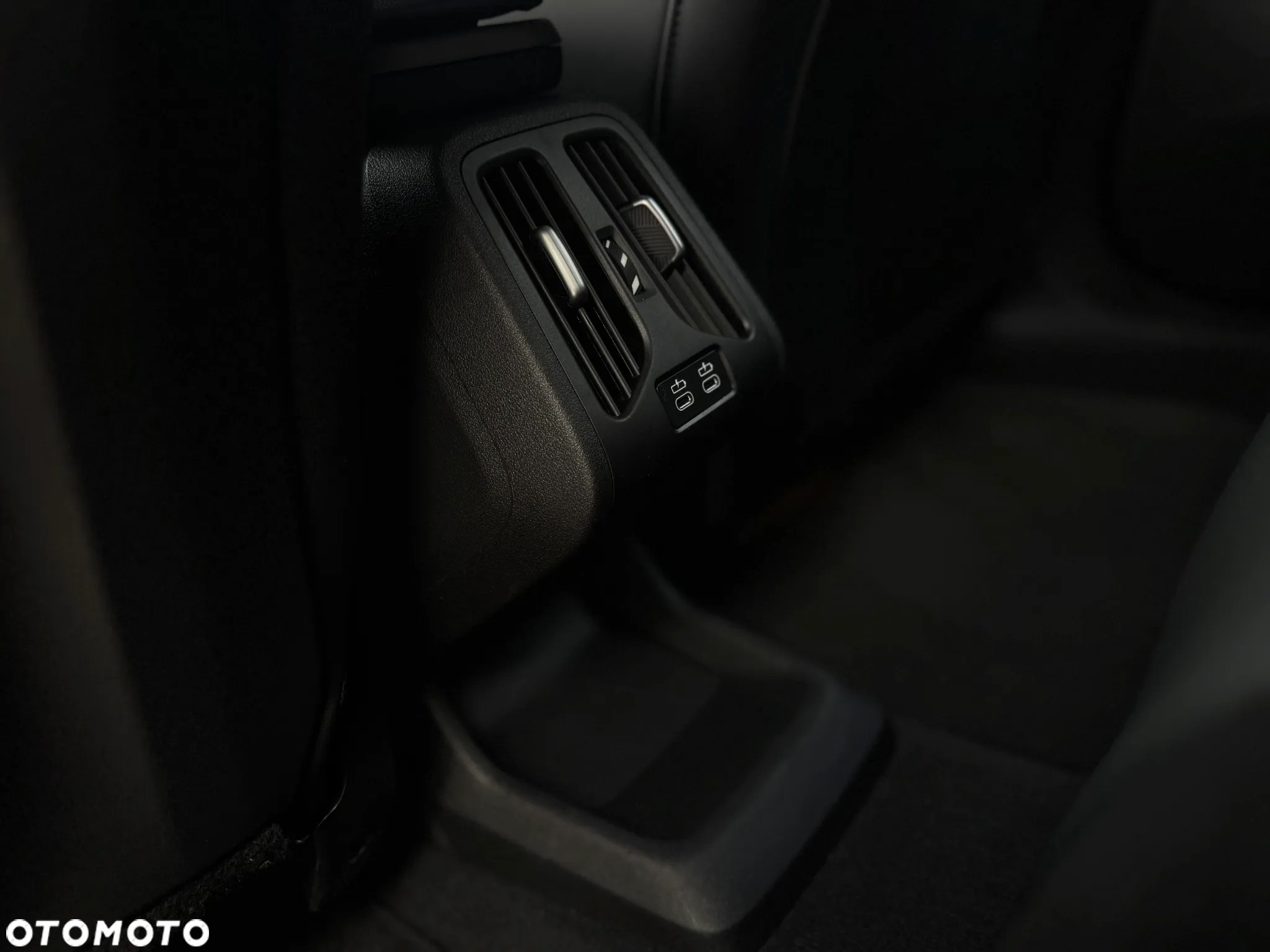 BMW iX2 eDrive20 66.5kWh M Sport - 14