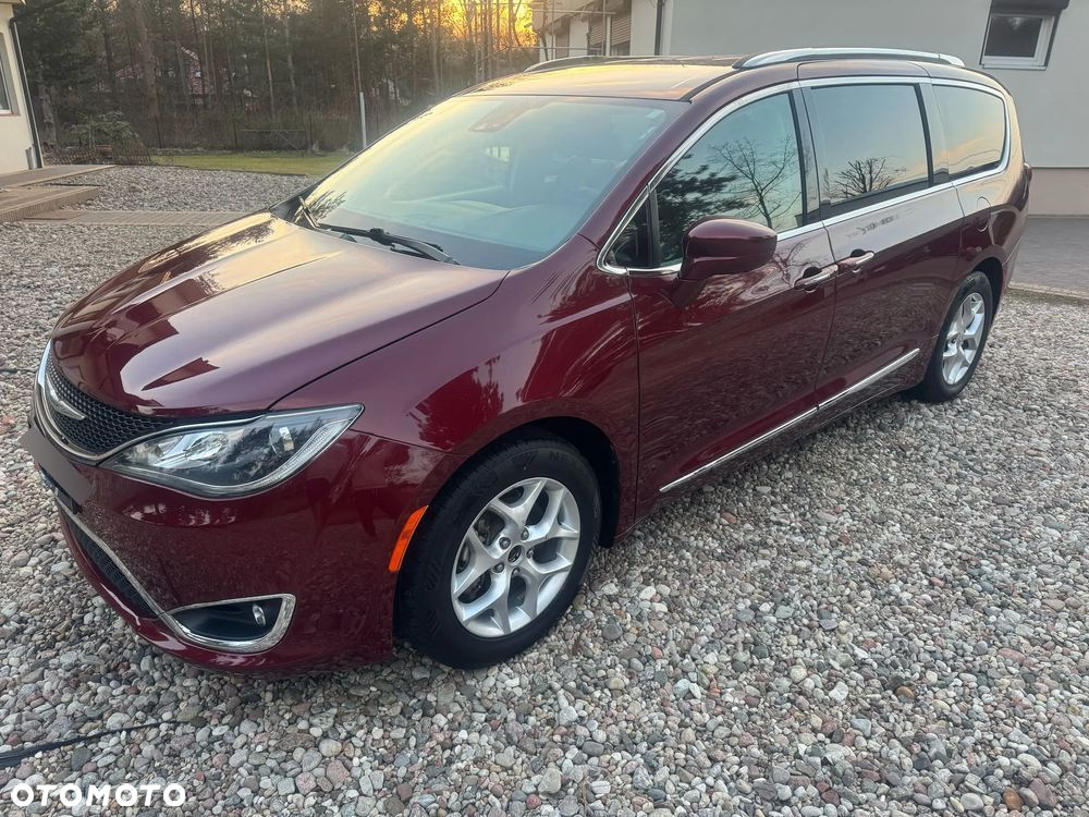 Chrysler Pacifica - 3