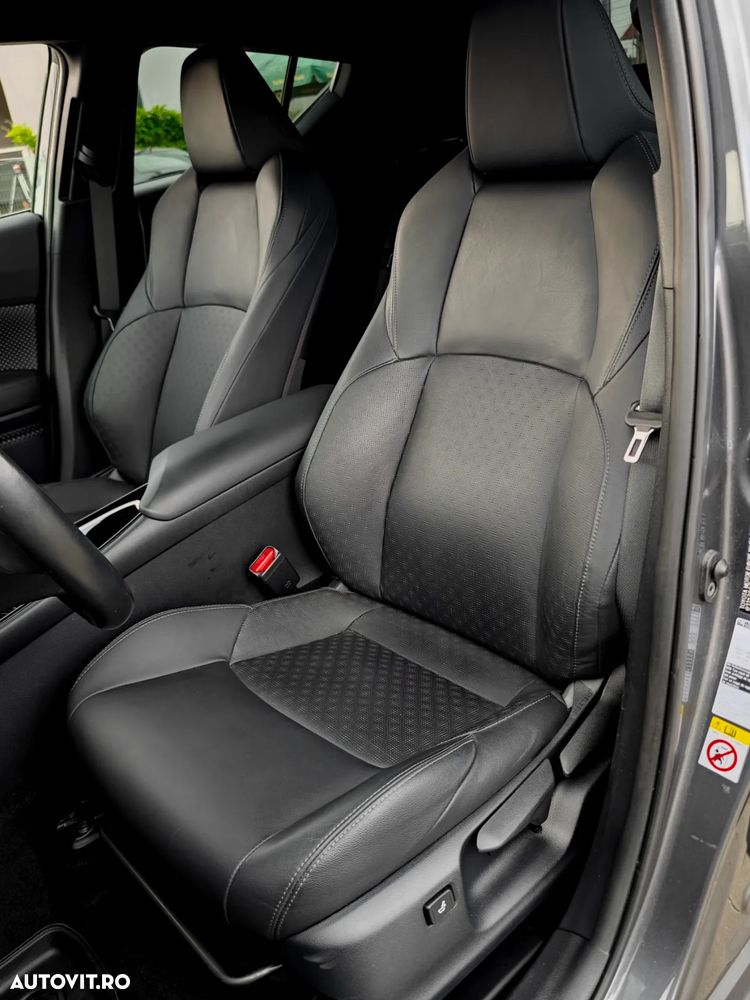 Toyota C-HR ver-1-8-hsd-122-cp-4x2-cvt-c--ult-style-bi--tone - 6