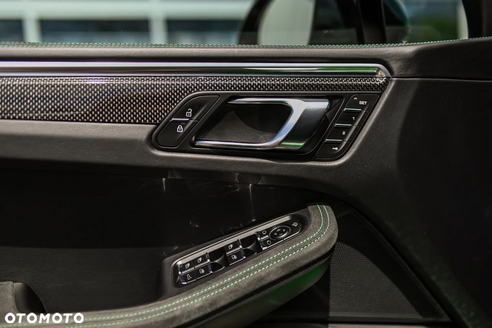 Porsche Macan - 24