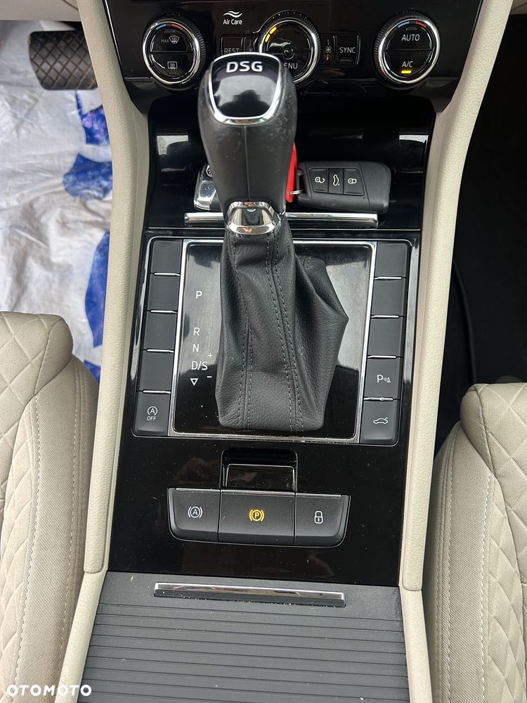 Skoda Superb 2.0 TDI DSG Premium Edition - 14