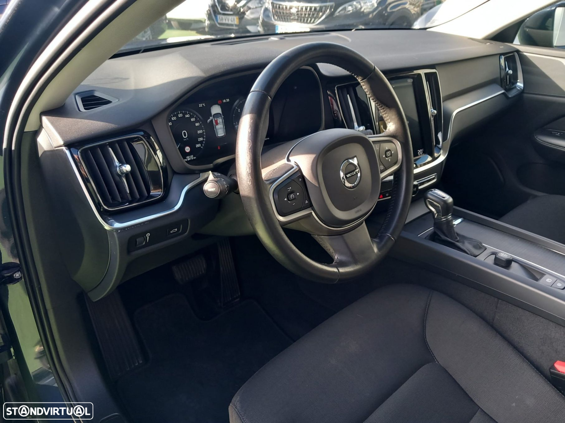 Volvo V60 2.0 D3 Momentum Geartronic - 9