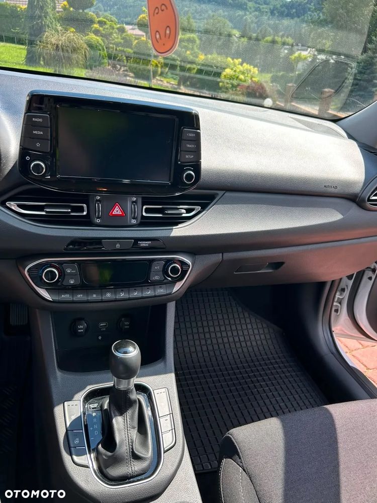 Hyundai i30 1.6 D Comfort DCT - 22