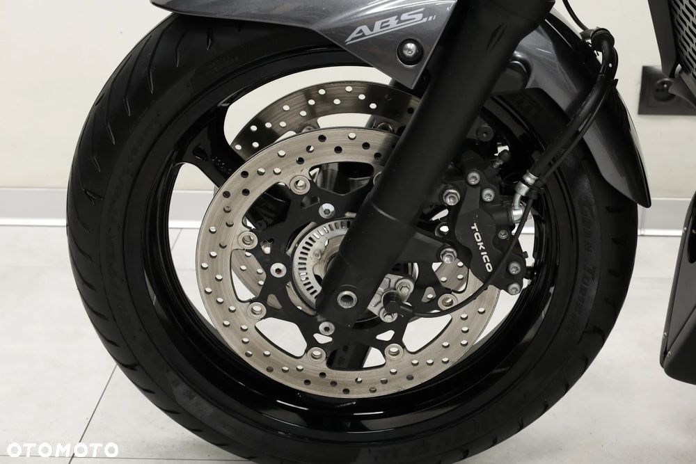 Suzuki GSR - 34