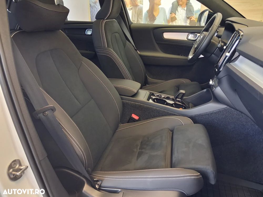 Volvo XC 40 B4 AT FWD MHEV Ultra Dark - 40