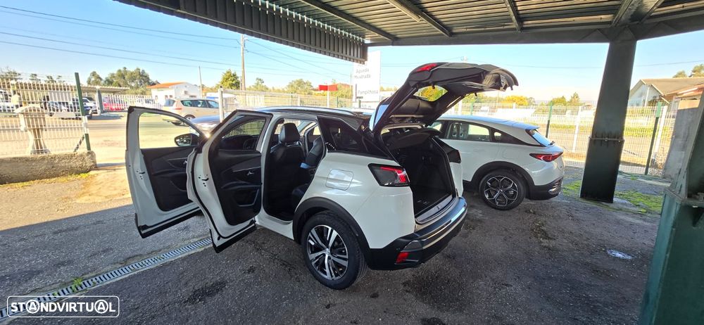 Peugeot 3008 Plug-In Hybrid 225 e-EAT8 Allure Pack - 35