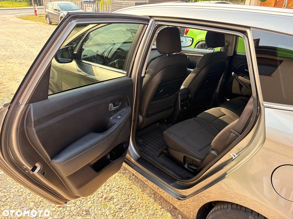 Kia Carens 1.7 CRDi XL 7os - 13