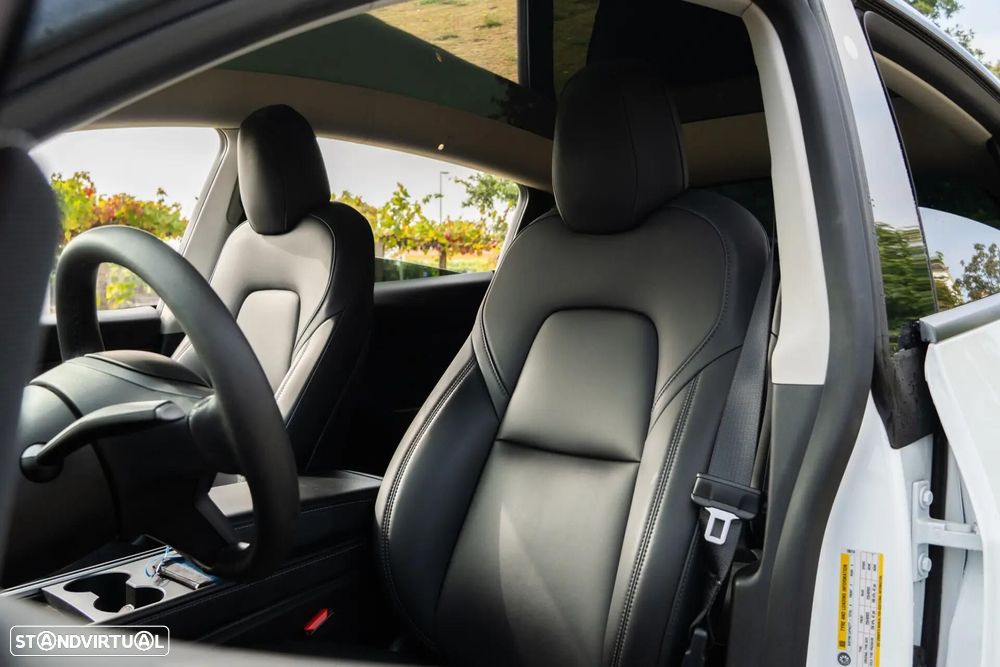 Tesla Model Y Long Range Dual Motor AWD - 9