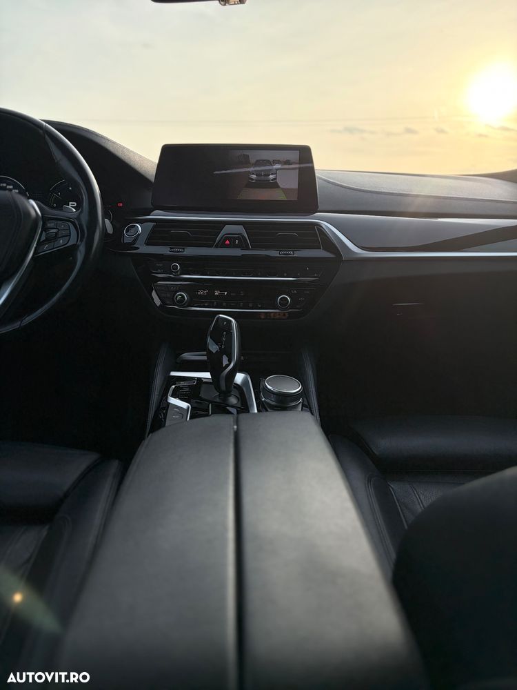 BMW Seria 5 520d xDrive AT - 10